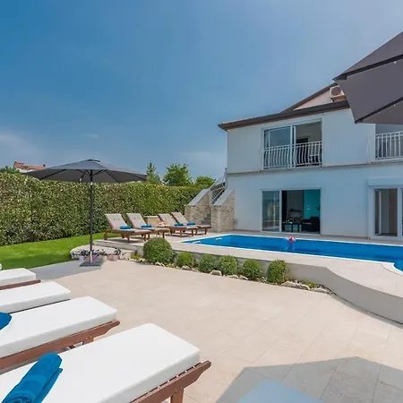 빌라 Luxury Lavanda With Pool And Sauna 칸파나르