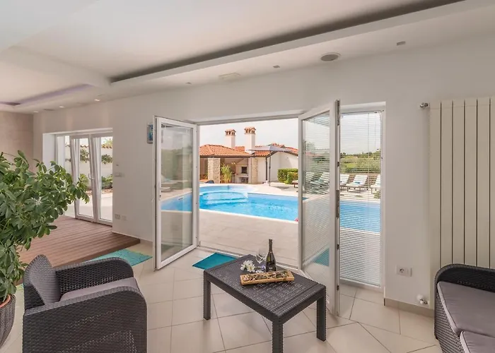 Vila Luxury Lavanda With Pool And Sauna Kanfanar