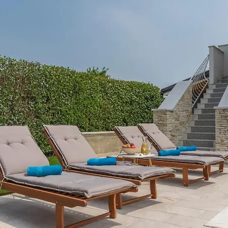Villa Luxury Lavanda With Pool And Sauna