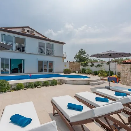 Luxury Lavanda With Pool And Sauna Villa